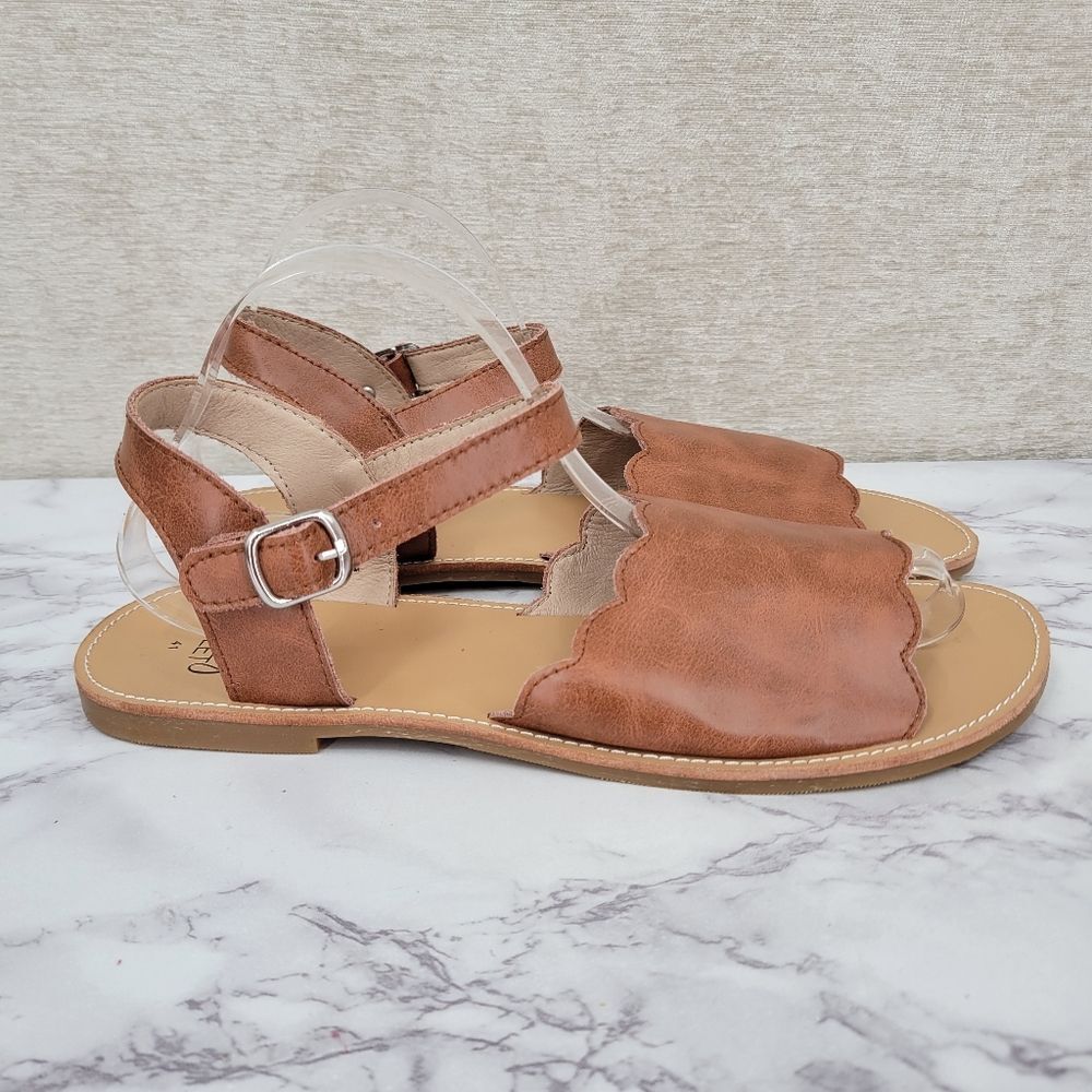 Monkey Feet Brown Leather Scalloped Sandals NEW